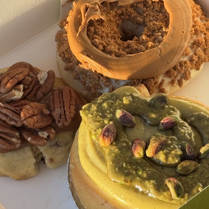 Donuts noix de pécan et pistache